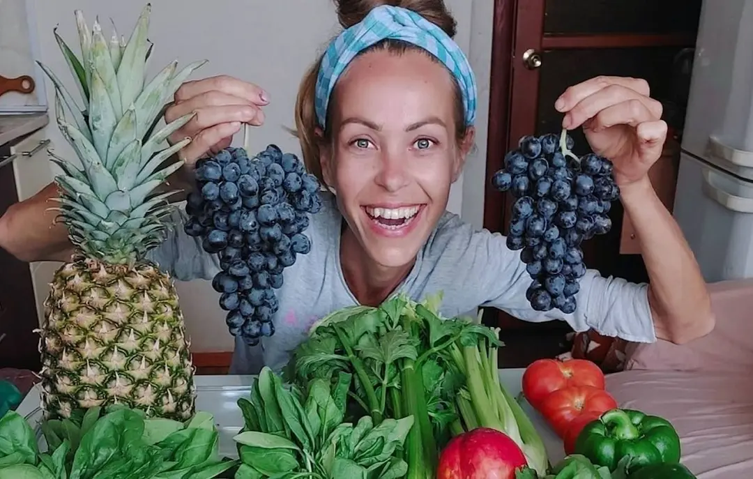Influencer who ate only fruits died of malnutrition, friends say
