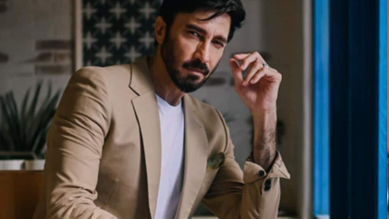 Aijaz Aslam was once mistaken for another celebrity by robbers