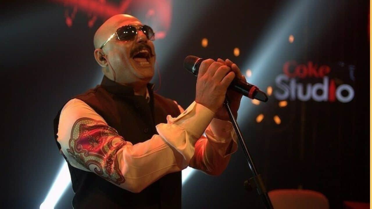 Female journalist shares details of sexist encounter with singer Ali Azmat