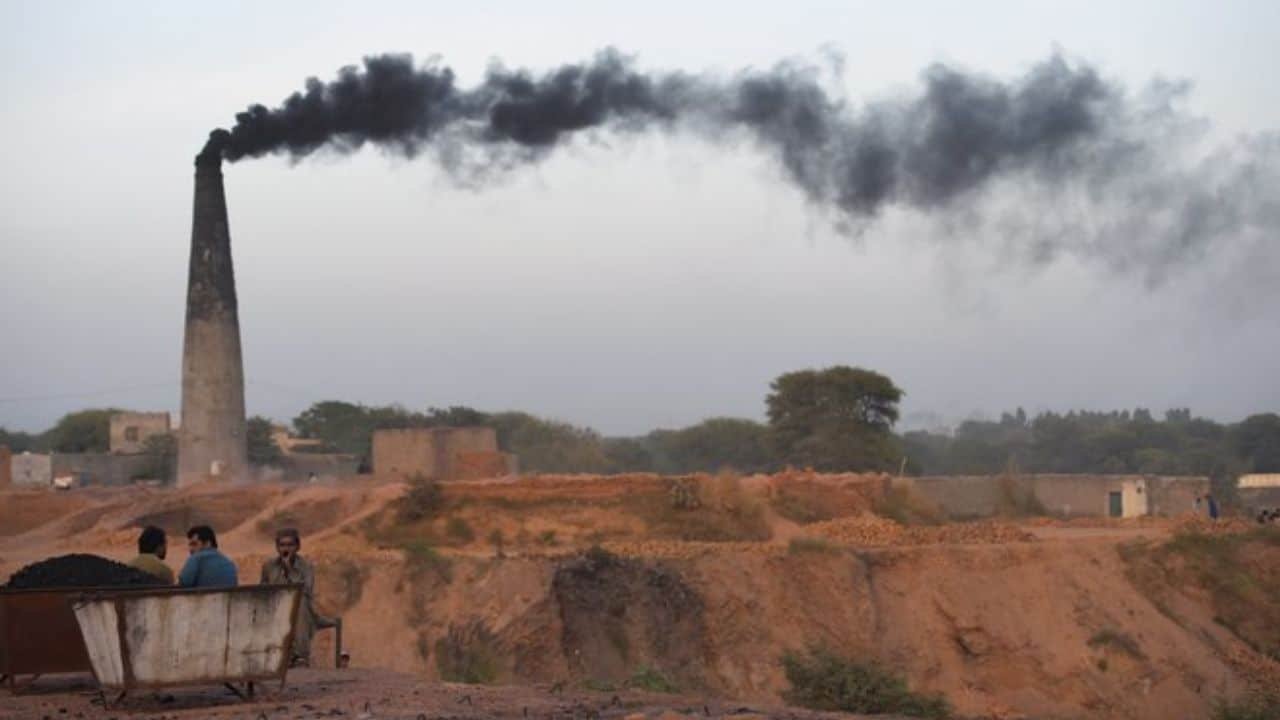 Environmental Protection Agency seals brick kilns, impounds cars