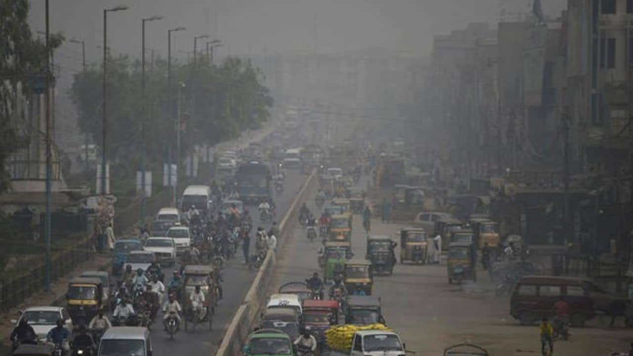 Karachi ranked most polluted city in world, second day in row