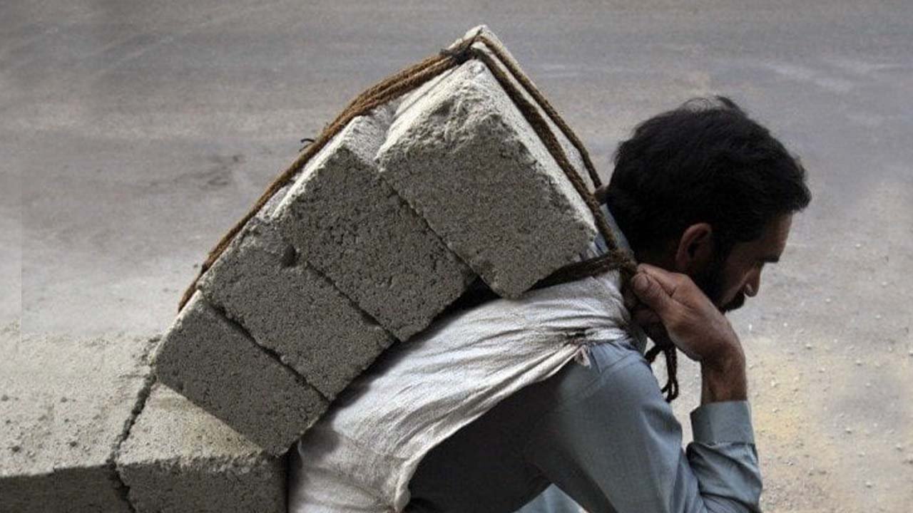 Sindh raises factory worker salaries: Skilled workers to earn Rs33,280 monthly