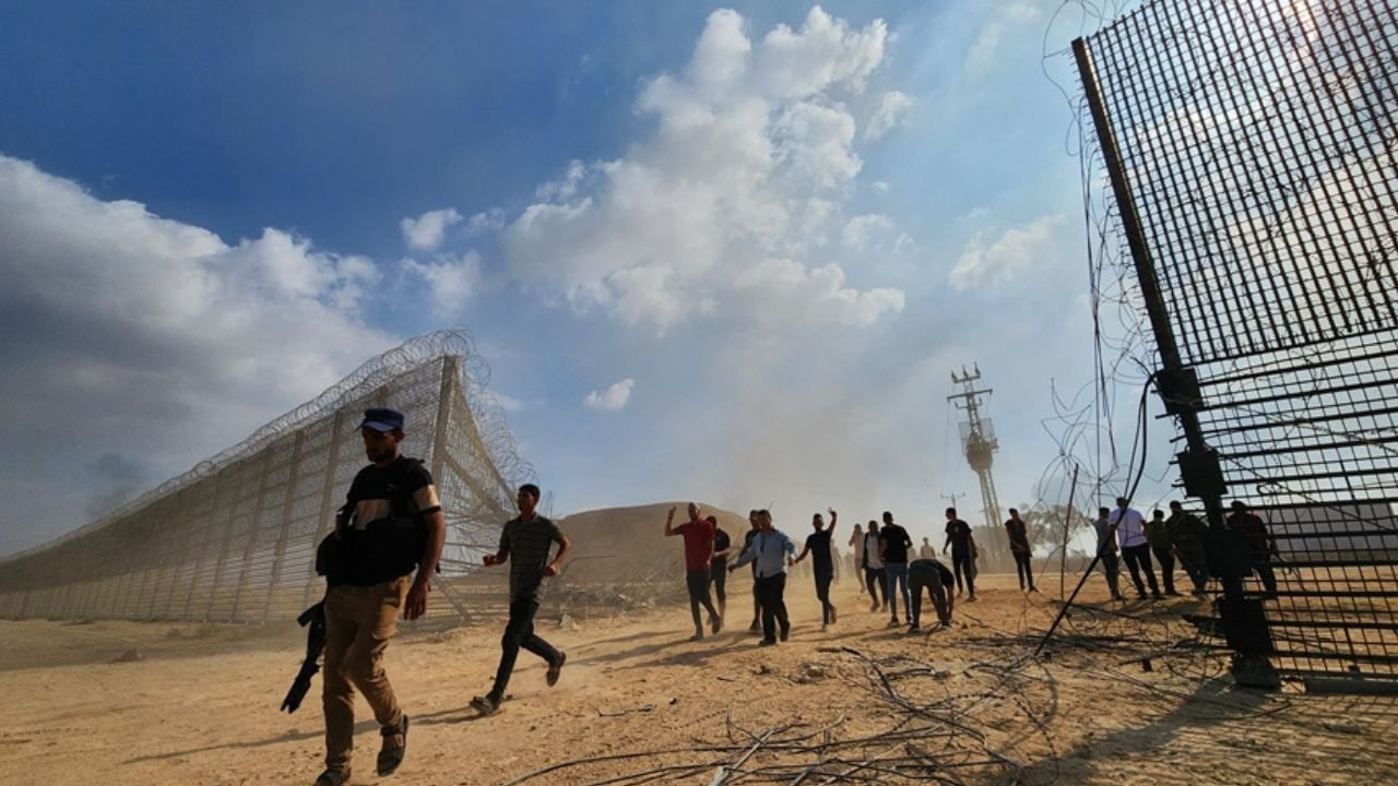 Hamas reportedly sent texts to families of Israeli captives