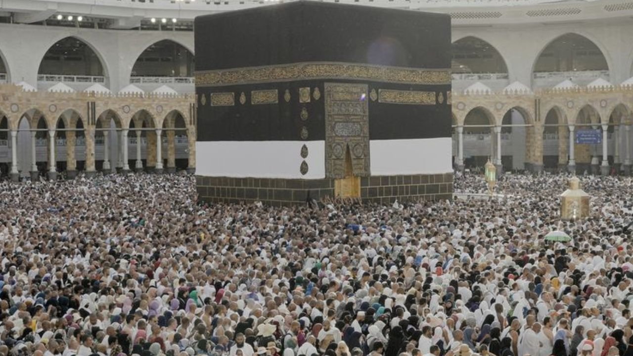 Govt’s Hajj 2024 scheme fails to attract enough applications