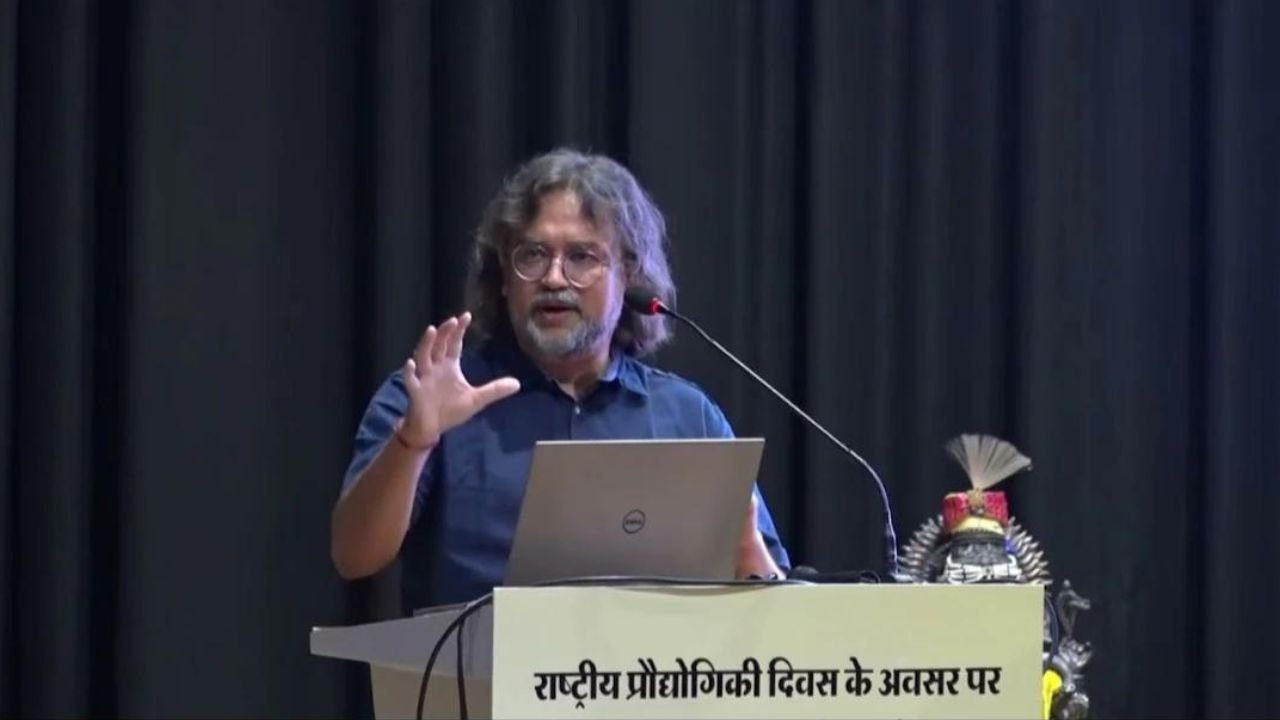 Indian teacher dies while giving lecture about good health