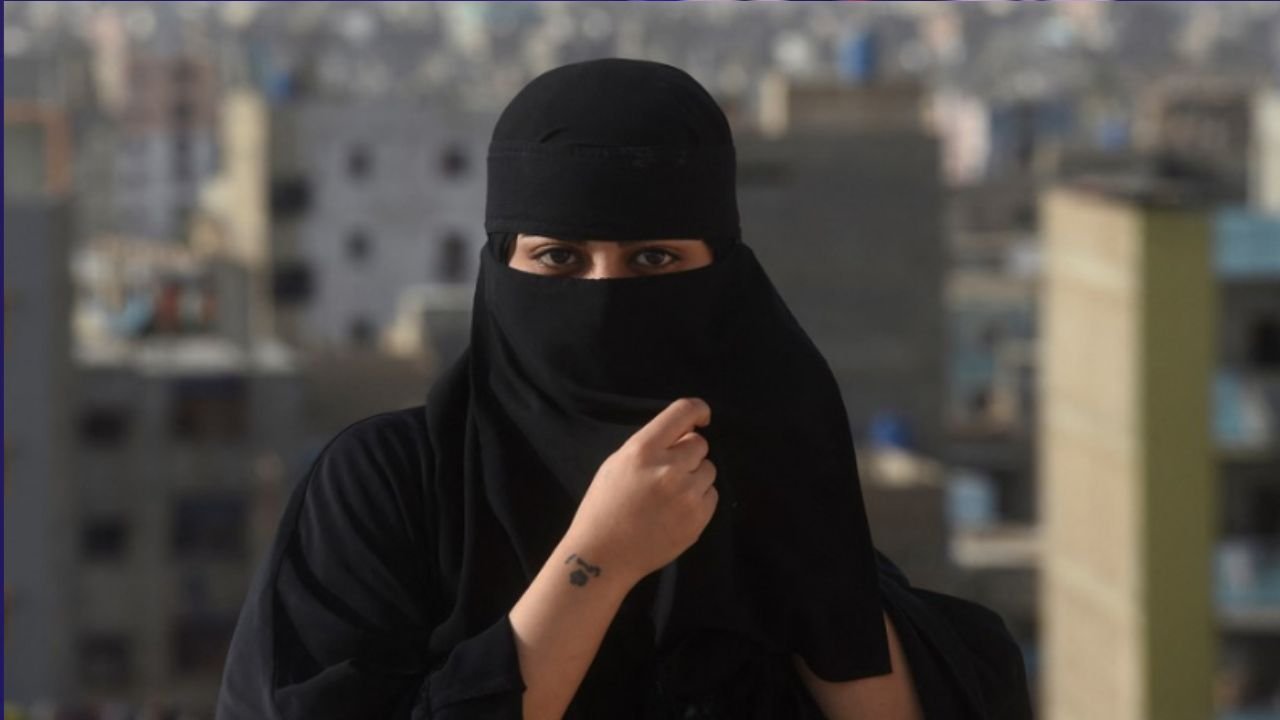 The Rickshaw driver didn’t know the singer was in the back: Watch ‘Kana Yaari’ wali nay kya kaha