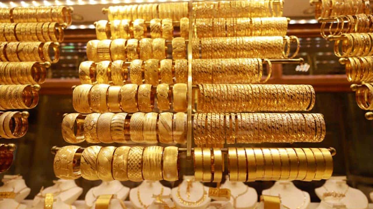 Gold price in Pakistan settles at Rs216,800 per tola