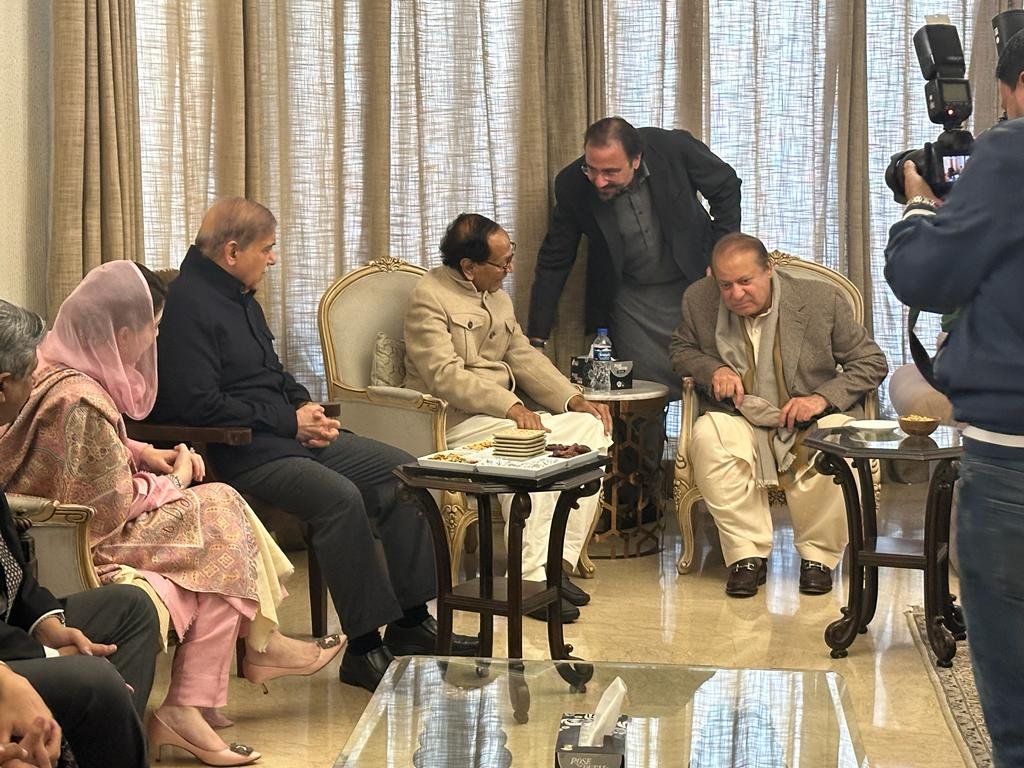 Nawaz Sharif meets Chaudhry Shujaat after 15 years