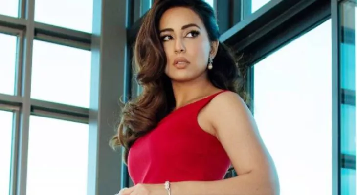 ‘I think your clothes don’t define you as a good or a bad person’; Ushna Shah on wearing hijab