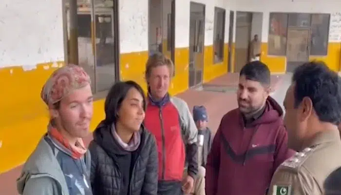 ASI suspended for assaulting foreign tourists in Sadiqabad