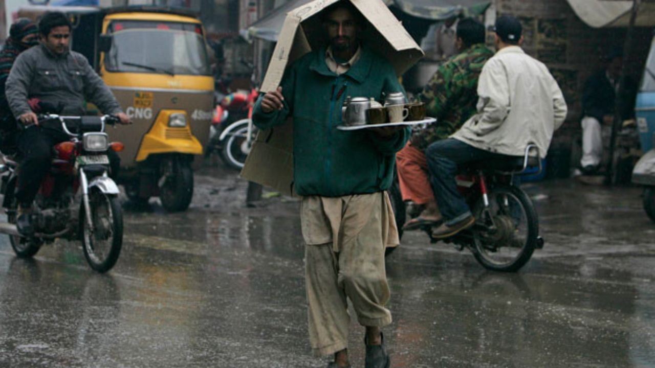 When is rain expected in Lahore?