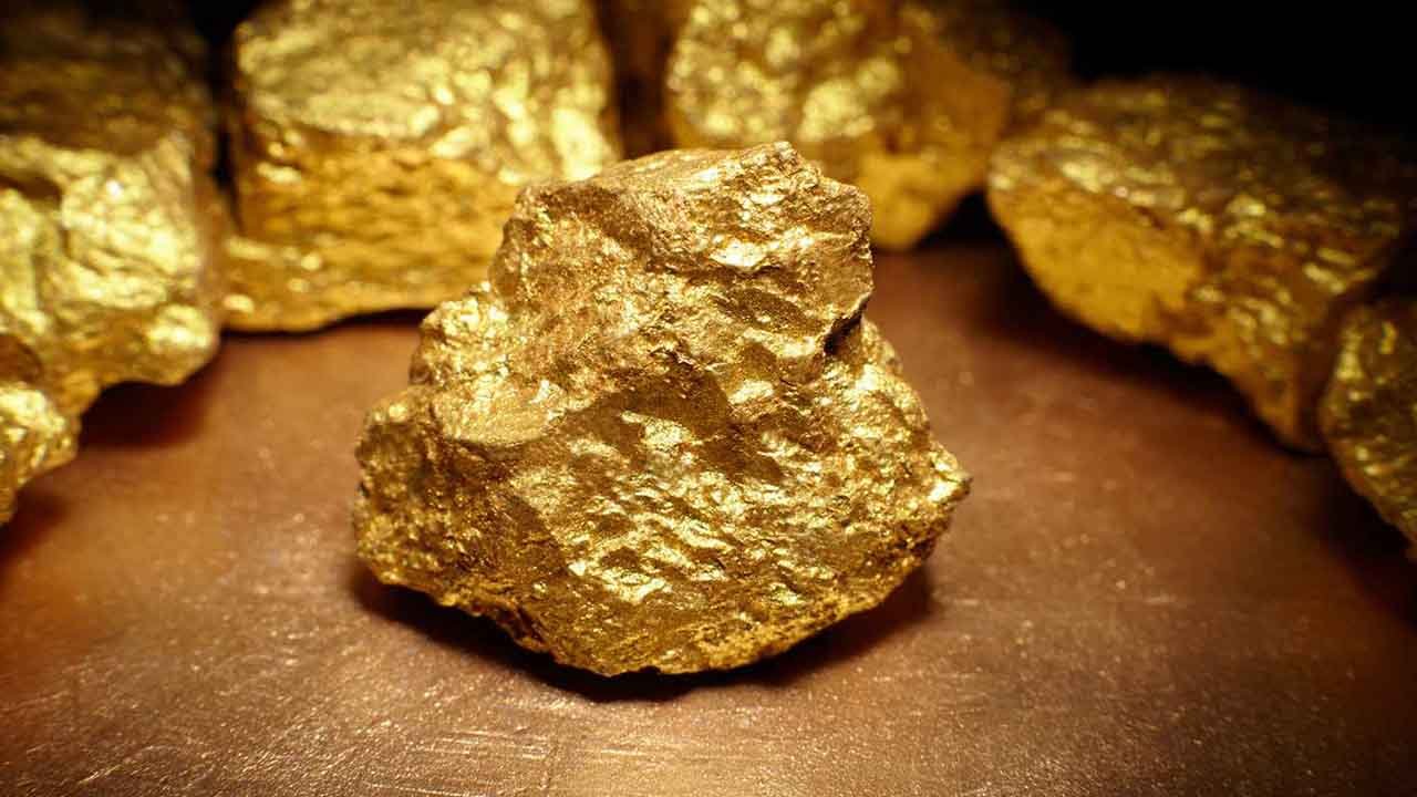 Pakistan’s gold prices slide amidst strengthened rupee and international rate hike