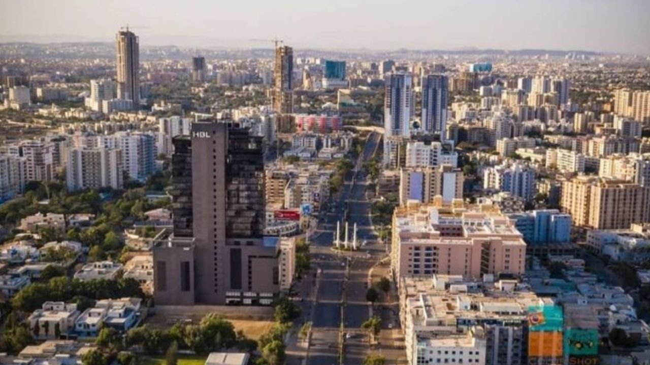 More than 200 Karachi buildings made with poor material