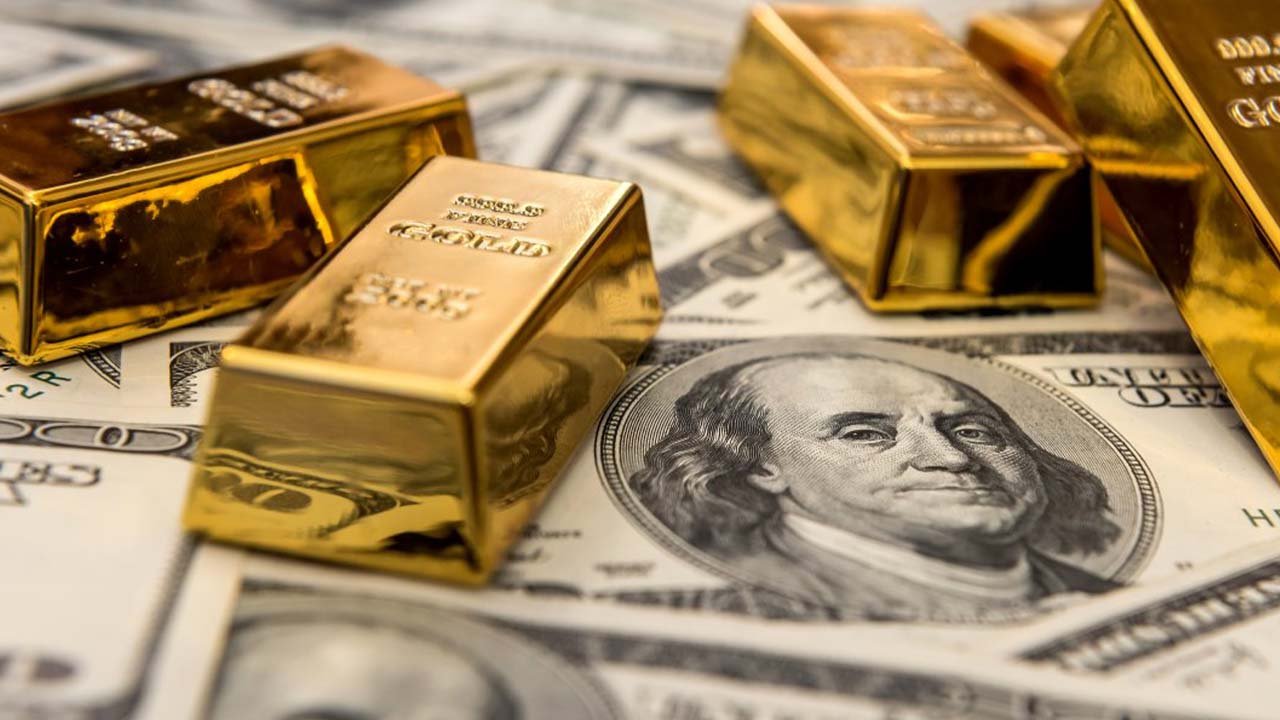 Pakistan Customs officials foil attempt to smuggle PKR 1.5 crore in gold and cash