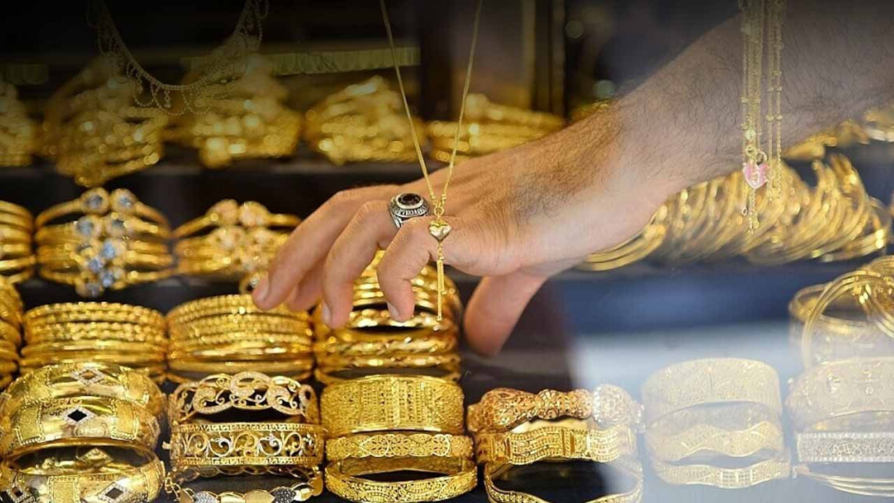 Gold prices hold steady in Pakistan despite international dip