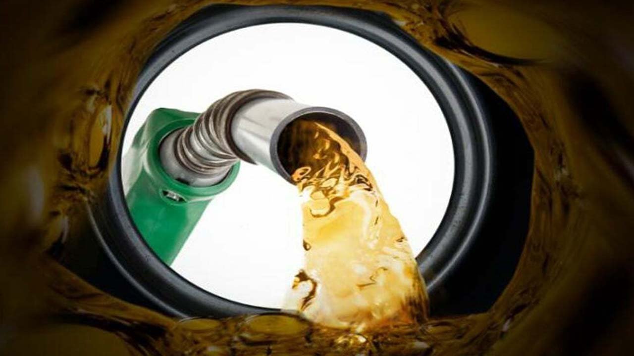 Govt expected to increase petrol price by Rs3.5 for first half of March