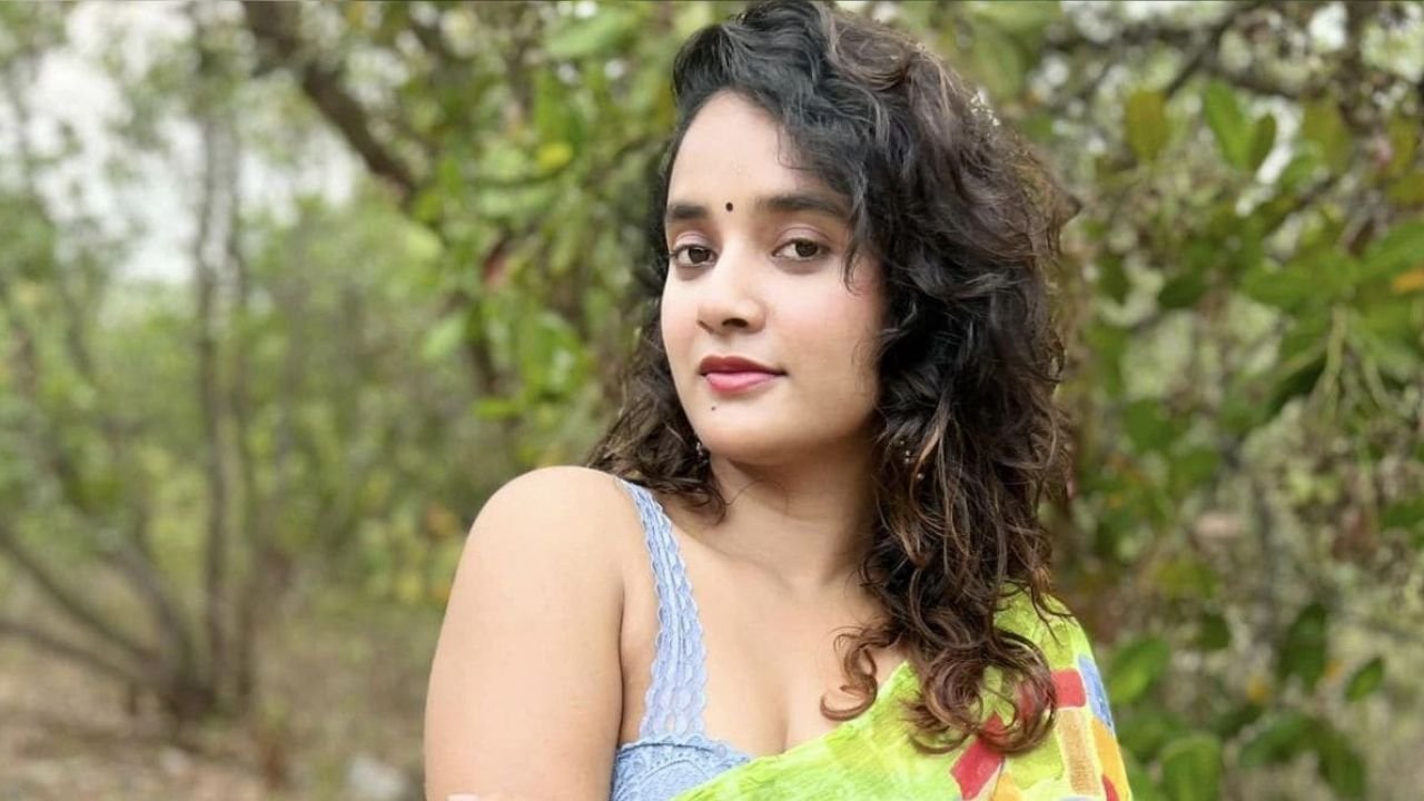 Indian actress, accused of stealing gold, threatens police with suicide