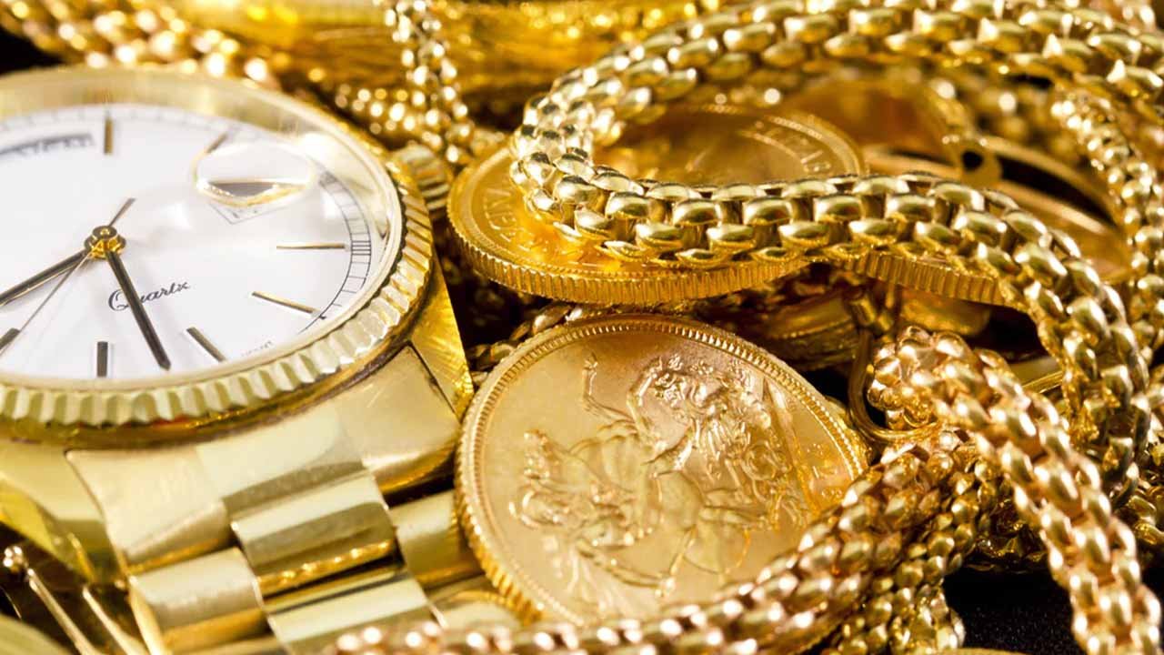 Gold prices reverse previous day’s gains with Rs4,200 per tola drop