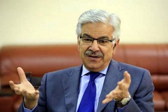 Khawaja Asif says General Bajwa ne lamba dhoka dia tha