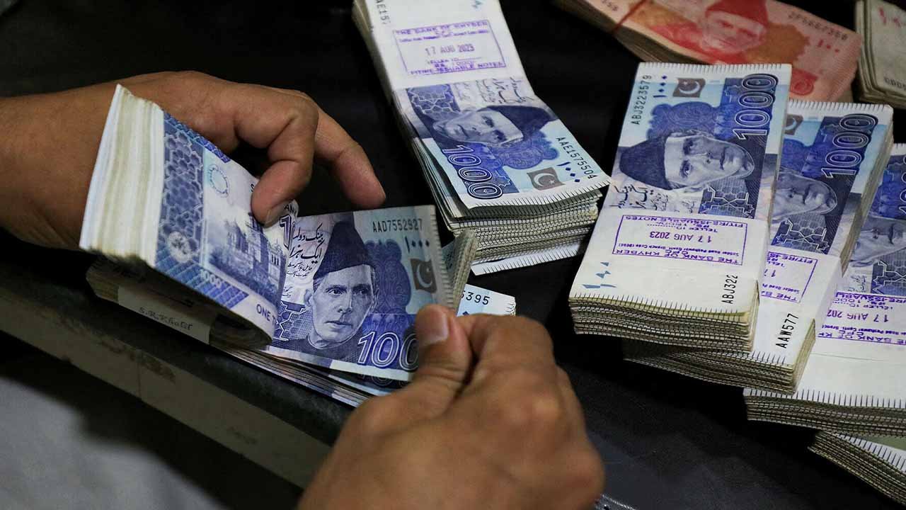 Pakistan’s currency in circulation surges by Rs252.98 billion