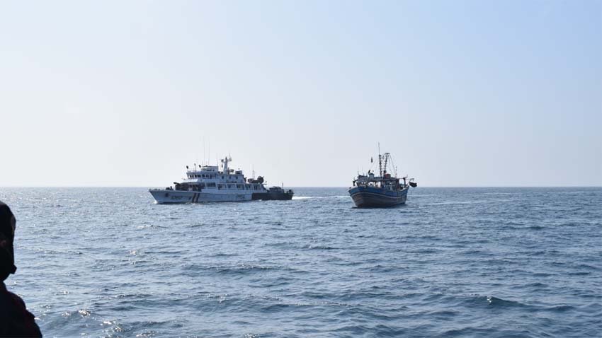 One Sailor martyred in operation against illegal Indian fishermen