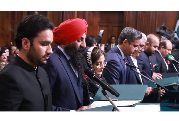 Punjab’s first Sikh minister, Ramesh Singh Arora, takes oath