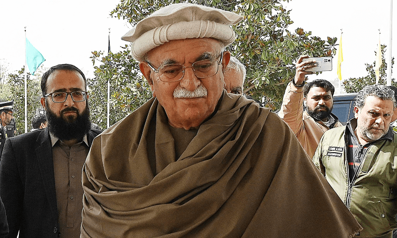 Achakzai stopped from entering CJ’s court room by plain clothed officials