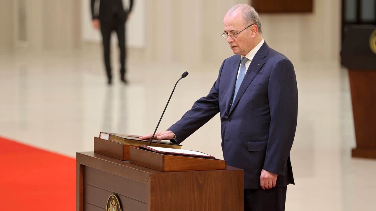 New Palestinian government gets wary greeting