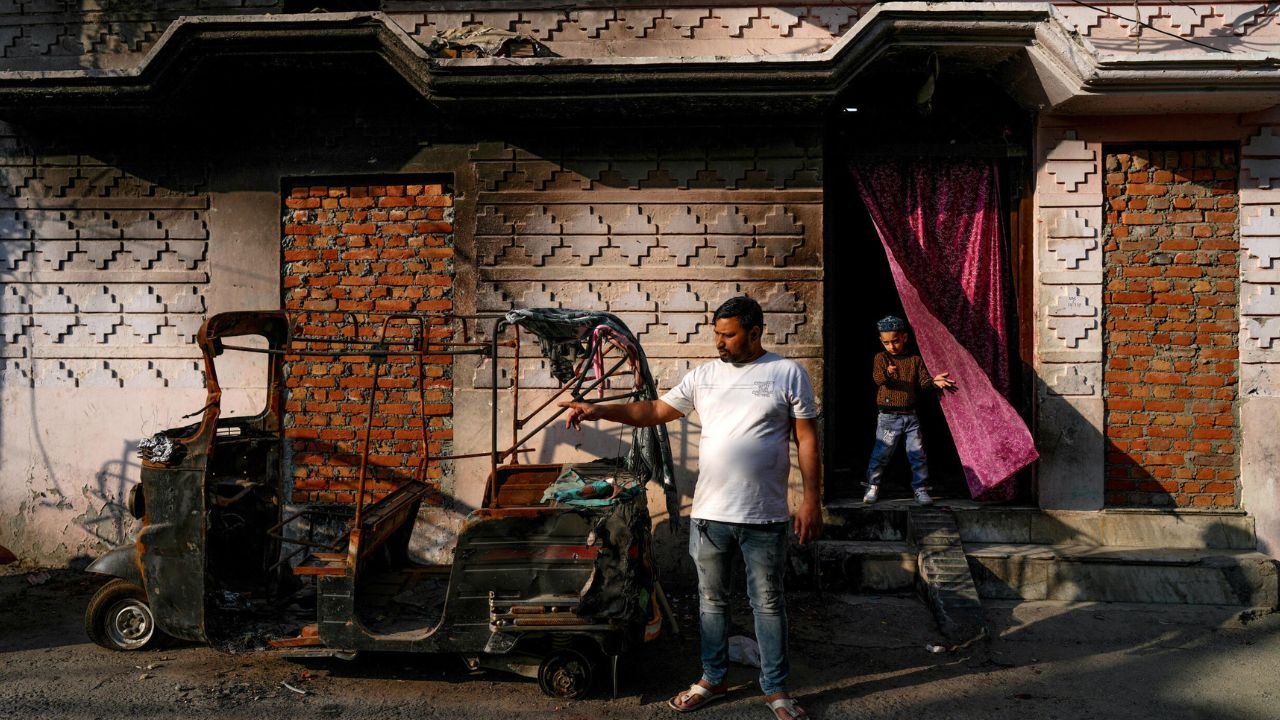 Online hate sows Muslim fears as India votes