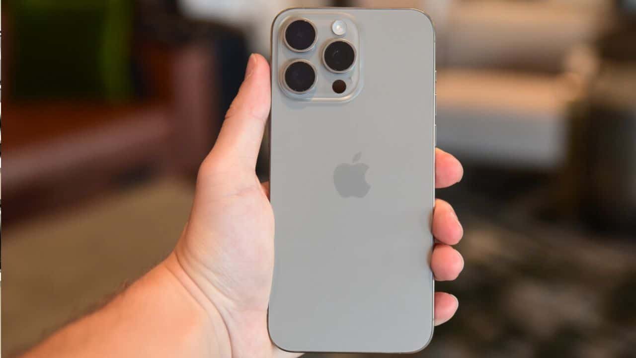 Umair Jaswal wows fans with Eid look