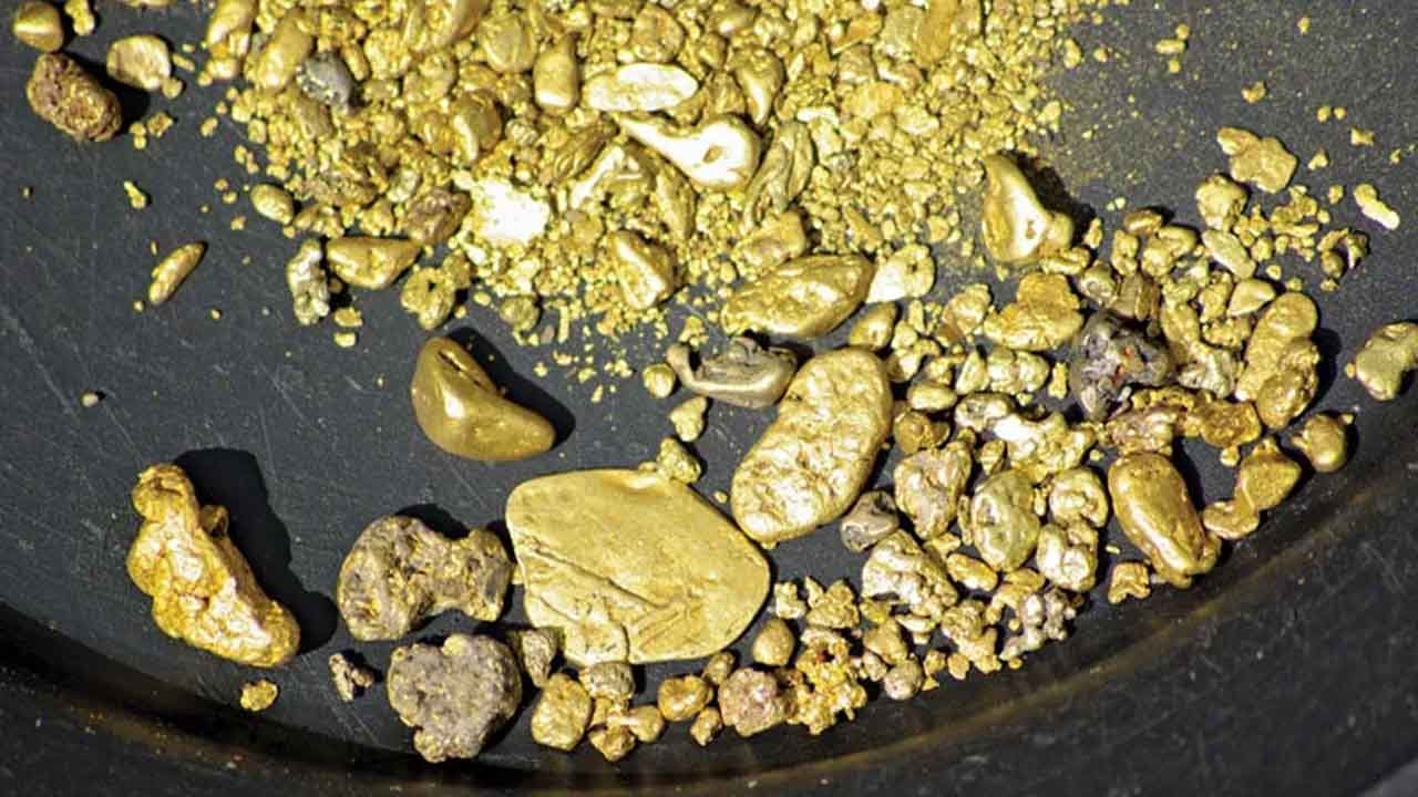 Gold price drops by Rs600 per tola in Pakistan following global rate decline