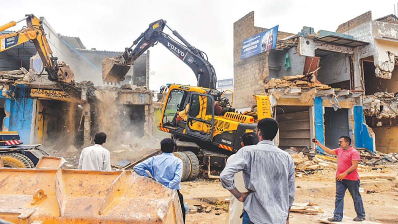 Crackdown intensifies against illegal constructions in Karachi