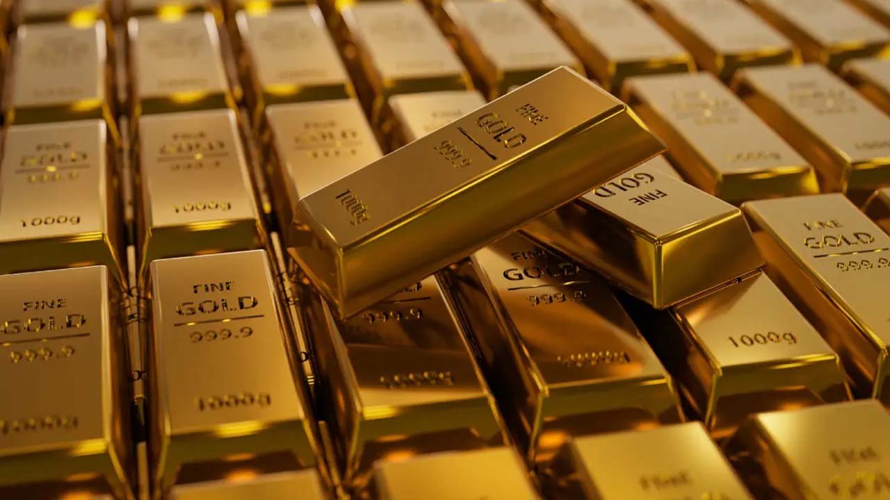 Gold price reaches all-time high of Rs241,100 per tola