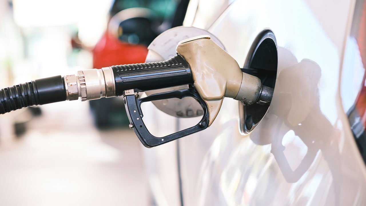 Petrol, diesel prices in Pakistan likely to drop as global oil prices decline