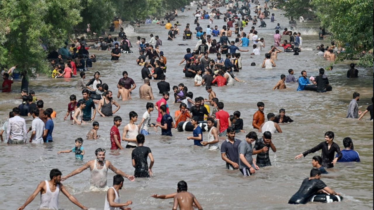 Punjab to close schools, exams to be postponed in Karachi as heatwave gains strength