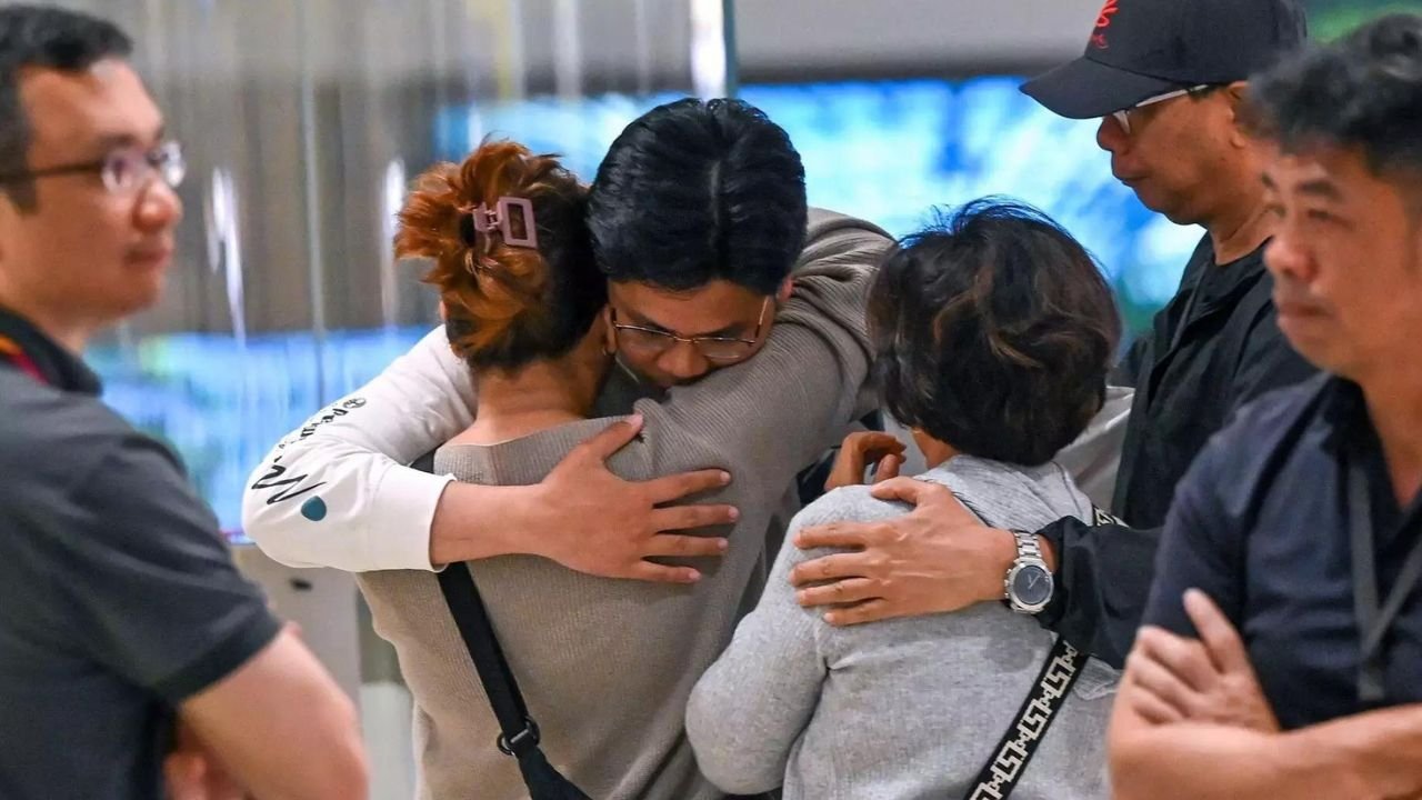 Relieved travellers land in Singapore after deadly turbulence
