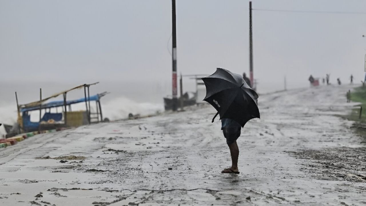 Deadly Bangladesh cyclone one of longest seen