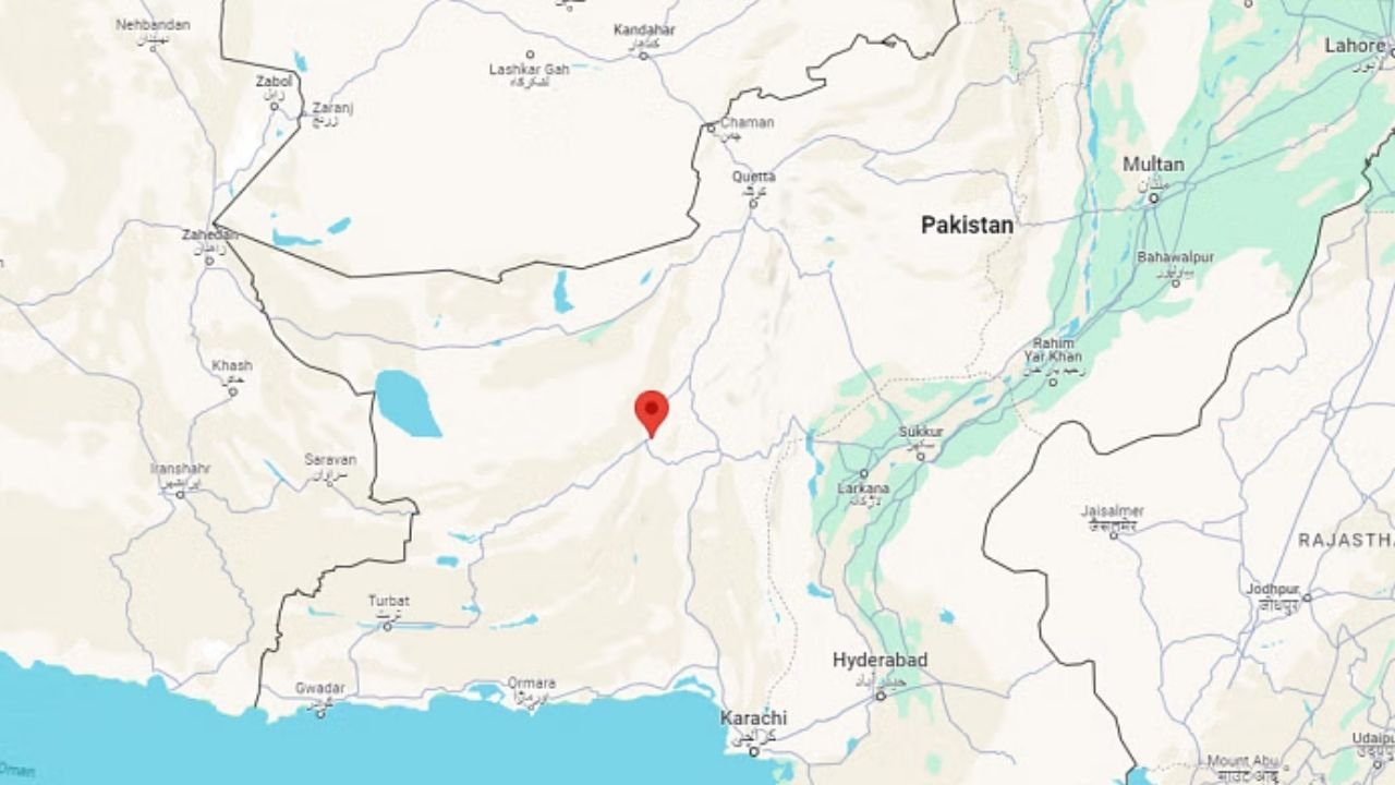 Pakistan bus crash kills at least 27 people: hospital