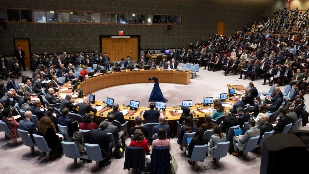 Shehbaz ko dhoti nahin pasand lekin Nawaz ko achi lagti hai, says Rohale Asghar