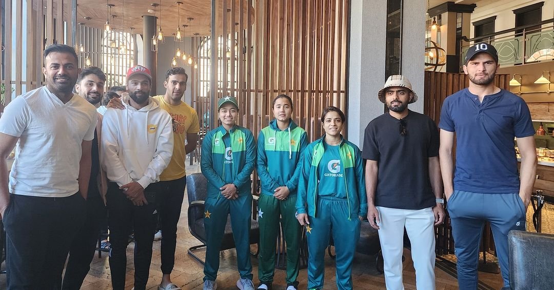 Pakistani men cricketers meet women’s team players in Leeds