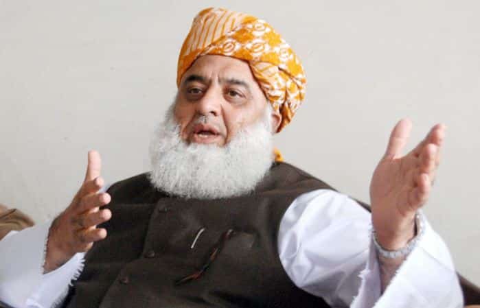 Maulana urges PTI to revamp anti-government campaign