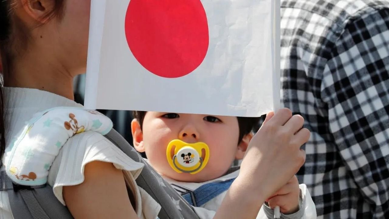 Tokyo govt to launch dating app to boost birth rate