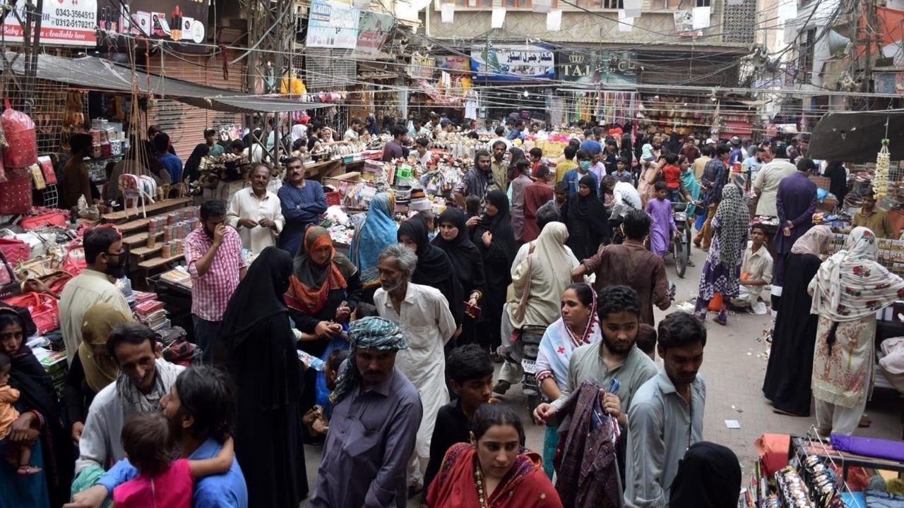 Targets set to control growing population in Pakistan