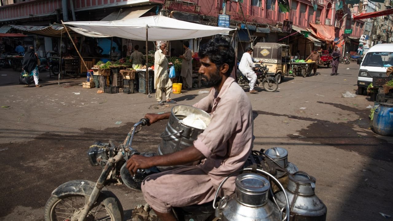 Milk prices in Karachi higher than cities in France, Netherlands, Australia
