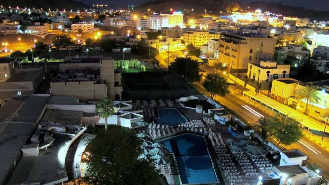 4 killed in shooting near Oman mosque: police