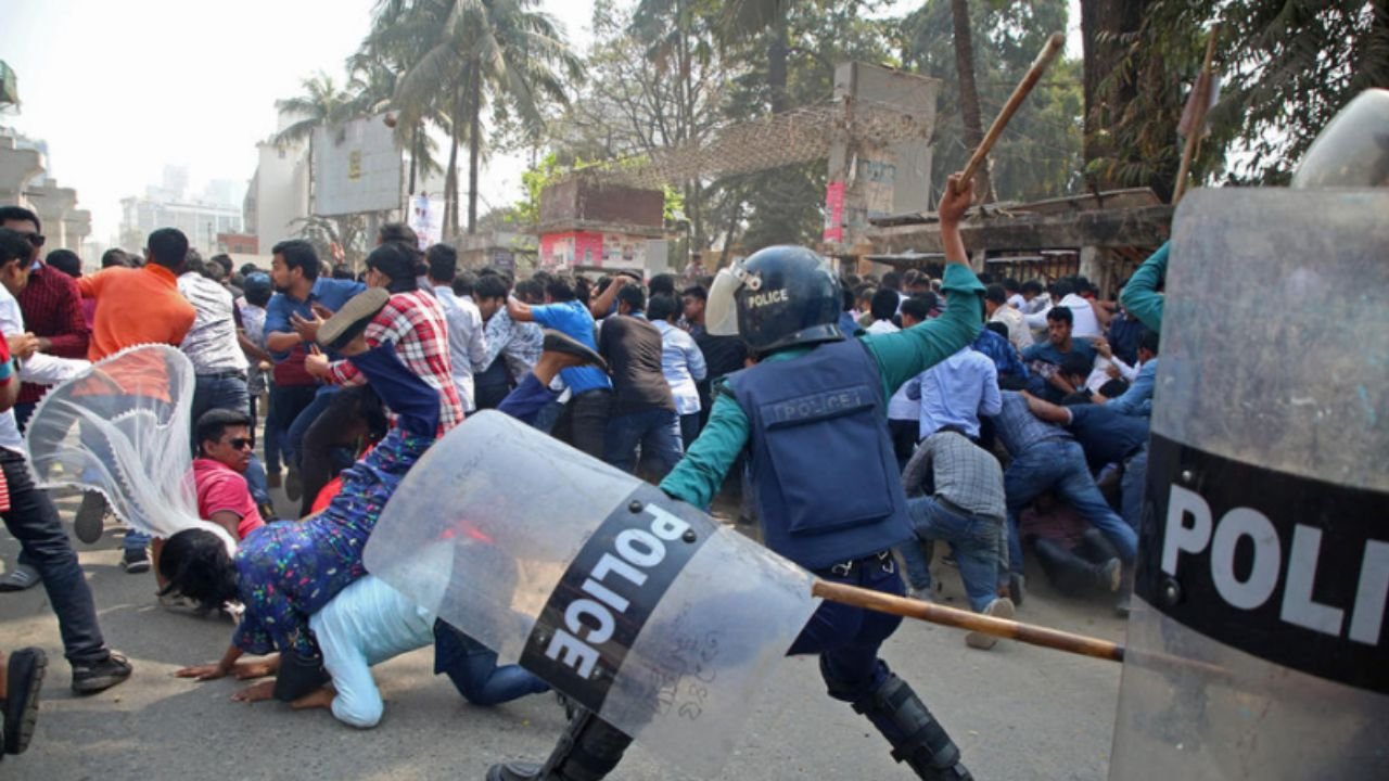 195 killed, 4000 arrested amid police crackdown in Bangladesh