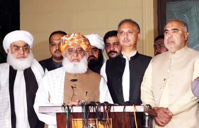 PTI forms five-members committee to hold talks with Maulana Fazlur Rehman