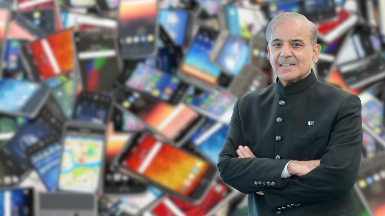 Shehbaz Sharif announces one million smartphones for students on merit