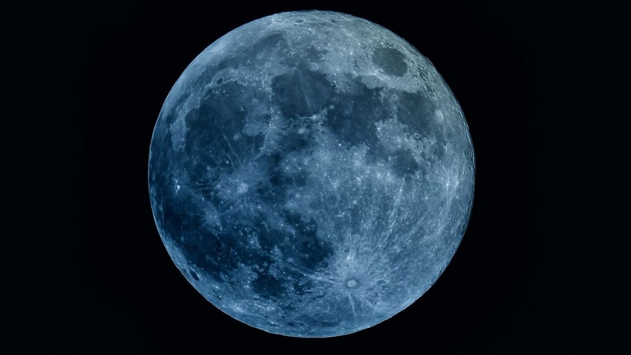 When can super blue moon be seen in Pakistan?