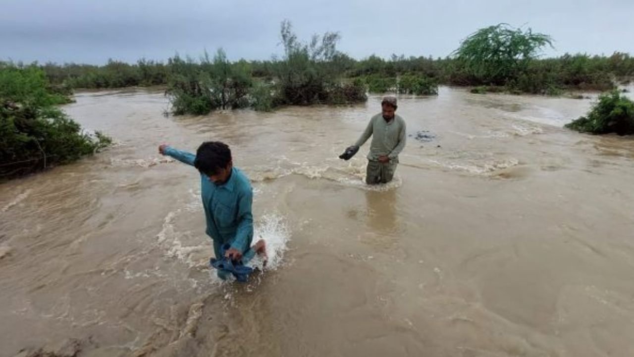 Torrential rains in Balochistan damage gas pipeline, kill 29